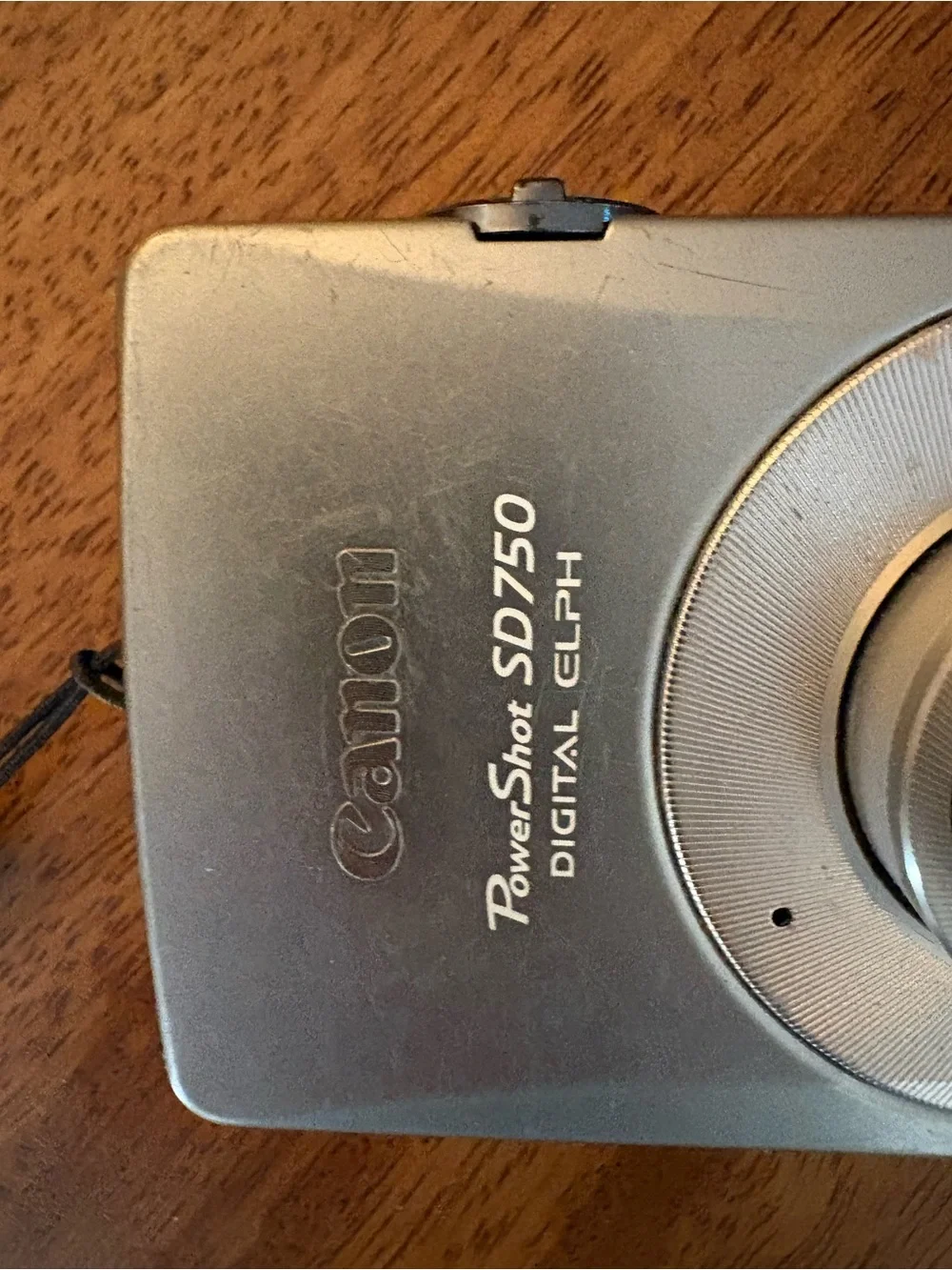 (SELLING FOR PARTS) Canon PowerShot SD750 Digital Elph